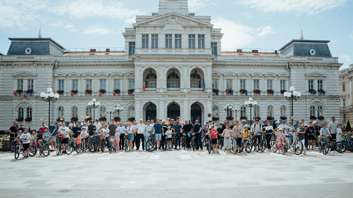 Peste 100 de arădeni au pedalat 13 km la Ekklesia Bike Tour 2026