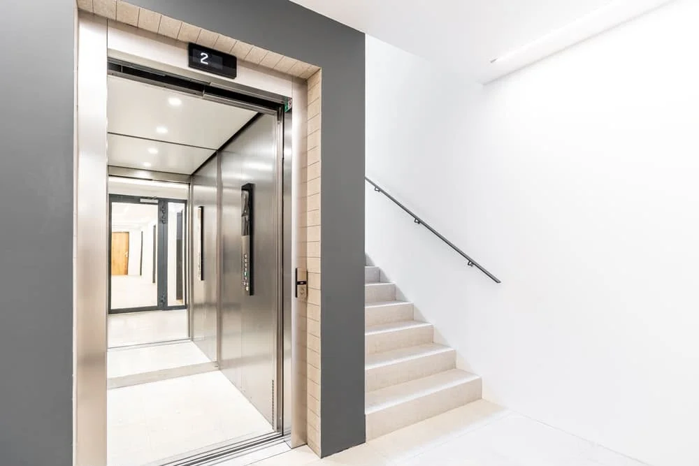 Legea „Lift pentru viață” finanțează ascensoare în blocurile vechi
