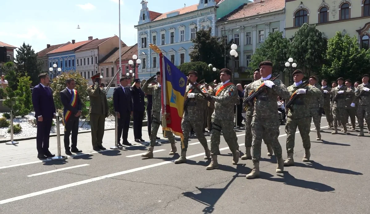 Ceremonie militară la Arad pe 10 mai: defilare în Piața Avram Iancu