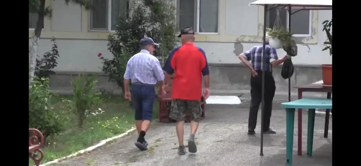 Statul plătește rudele care îngrijesc vârstnici acasă